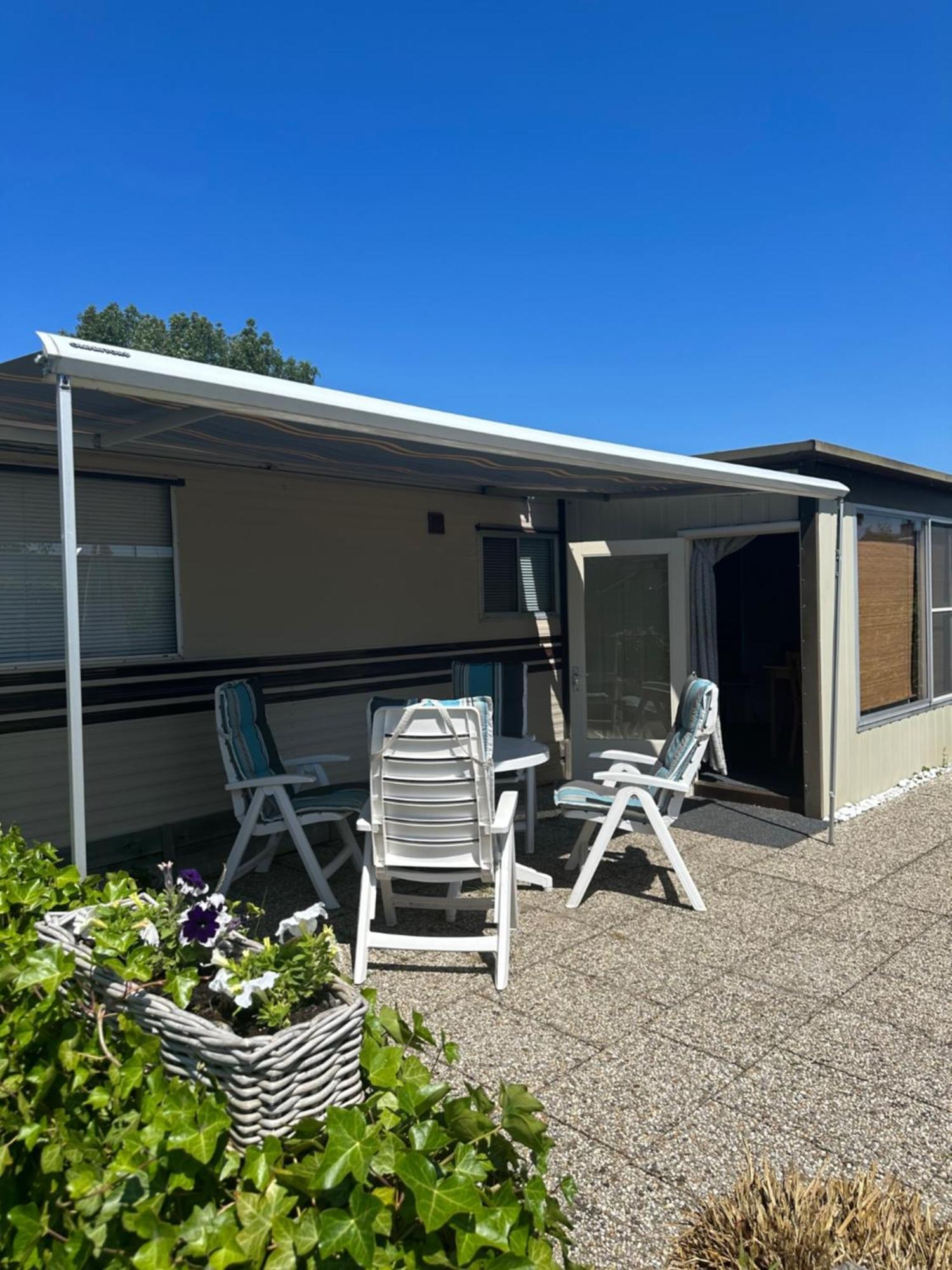 Gezellige Stacaravan Met Groot, Zonnig Terras! Belt-Schutsloot 外观 照片